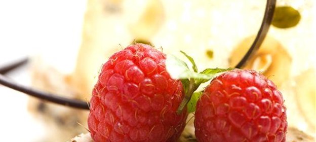 Тирамису из белого шоколада и малины