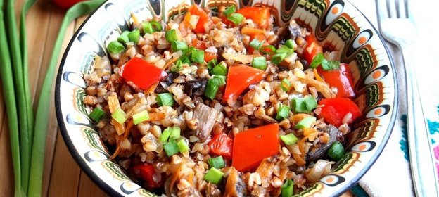 Гречка с грибами и овощами в духовке