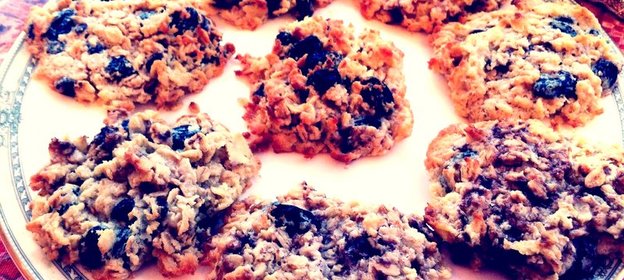 Овсяное печенье с сухофруктами и шоколадными каплями