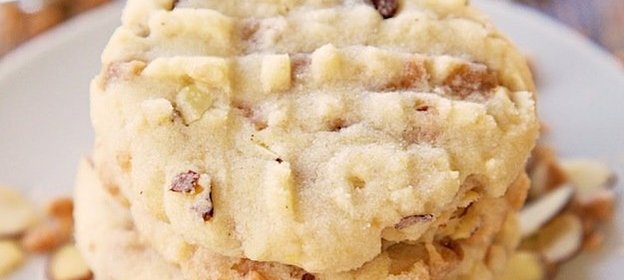 Простое миндальное печенье