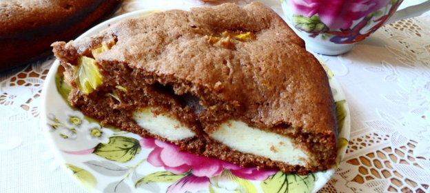 Шоколадный пирог с творожными шариками