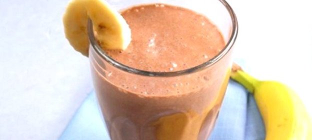 Шоколадный смузи с бананом