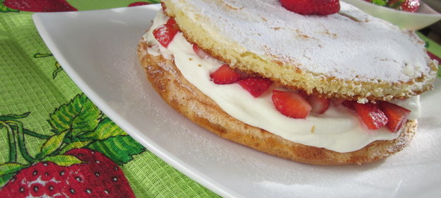 Торт с безе Клубника со сливками