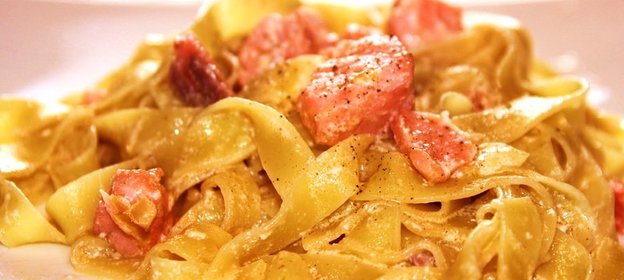 Феттучини с семгой по‑грузински