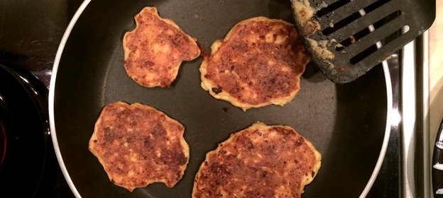 Кабачковые оладьи с сыром и цельнозерновой мукой