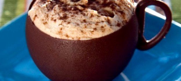 Шоколадный пудинг с кофейными сливками