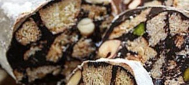 Шоколадный сервелат с орехами