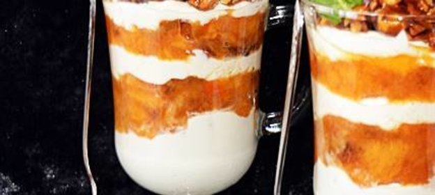 Слоеный десерт с пралине из лесных орехов