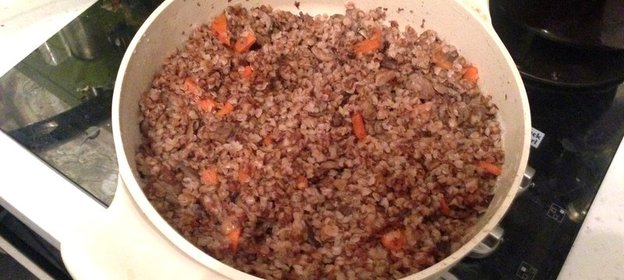 Гречка с вешенками, луком и морковью