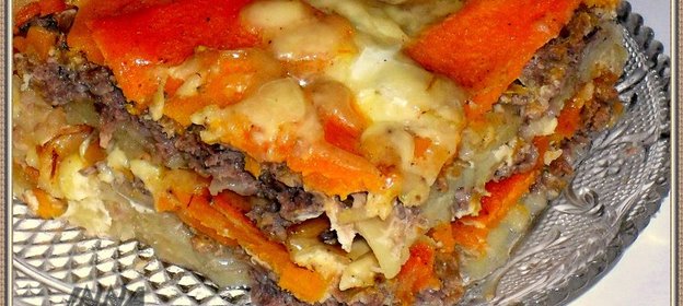 Картофельная запеканка с фаршем из куриных потрошков и тыквой