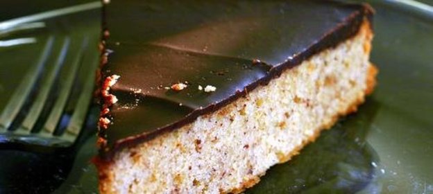 Ореховый пирог с шоколадной глазурью