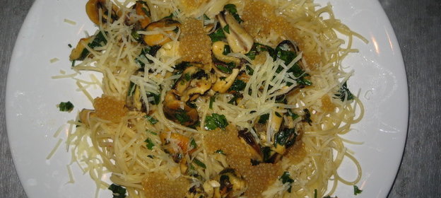 Спагетти с мидиями и икрой щуки