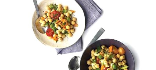 Салат из бараньего гороха, помидоров и моркови