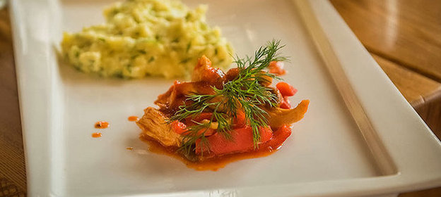 Мандариновый салат с крессом и орешками