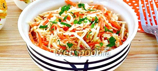 Салат из редьки, моркови и яблок с майонезом