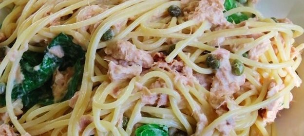 Спагетти с тунцом и соусом из каперсов