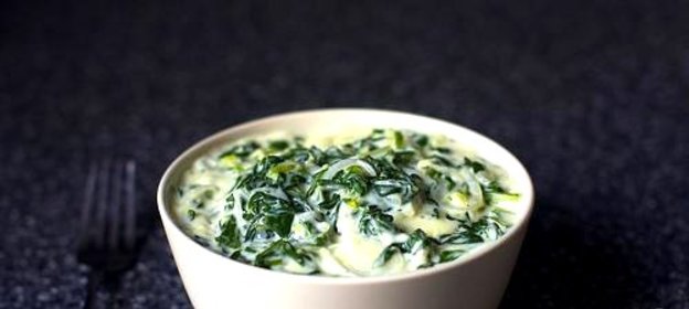 Сливочный соус с луком и мангольдом