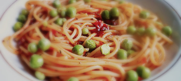 Спагетти с зеленым горошком