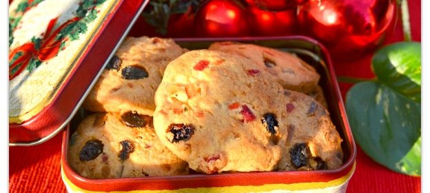 Рождественское печенье с цукатами и орехами