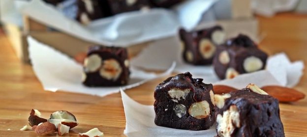 Мягкий шоколадный фадж с орехами