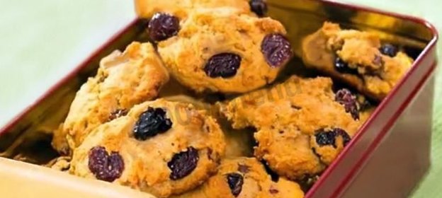 Печенье с вяленой вишней