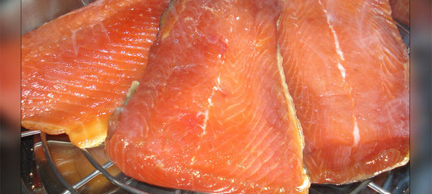 Сёмга в КЛЕНОВОМ СИРОПОВОМ маринаде (по идее в перцовой корочке) ...и как я её коптила