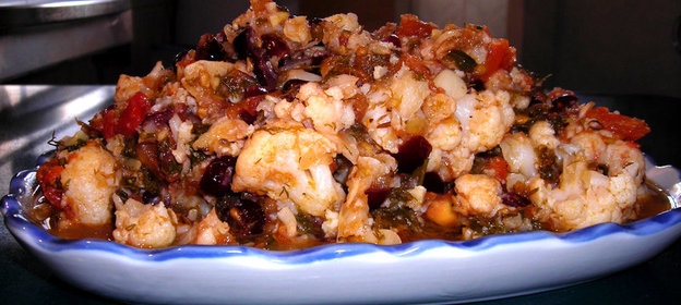 Цветная капуста, тушенная с клюквой