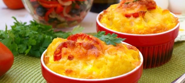 Запеканка из цветной капусты с индейкой и помидорами