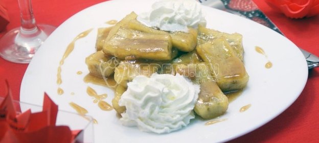 Жареные бананы в карамели