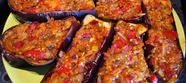 Салат из кислого граната и лука