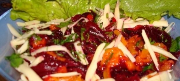 Салат с сыром и овощами