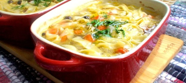 Домашняя лапша в горшочке