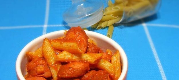 пенне ригате с базиликово - томатным соусом (или ужин из сосисок и макарон)