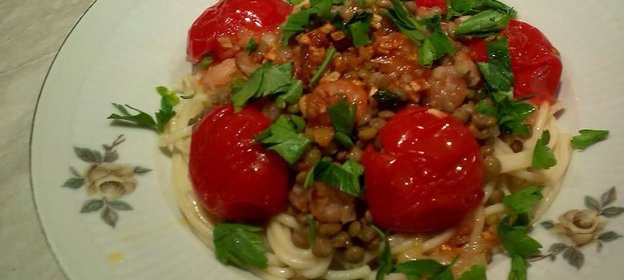 Паста с чечевицей и креветками