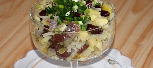Салат с фасолью и сельдью