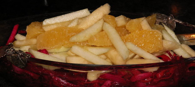 салат из овощей и фруктов в двух маринадах