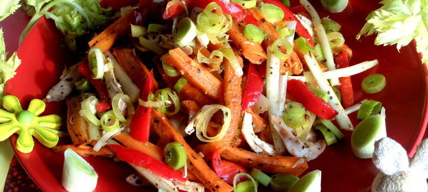 Салат с запечённой морковковью и курицей