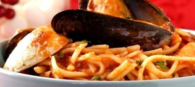 Паста с мидиями и креветками