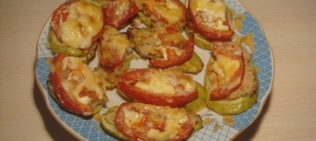 Запеченные кабачки с мясом и помидорами