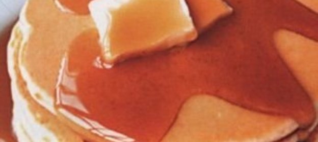 Блины с фруктовым сиропом