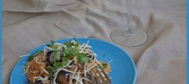 Паста с томатным соусом, рикоттой и баклажанами!