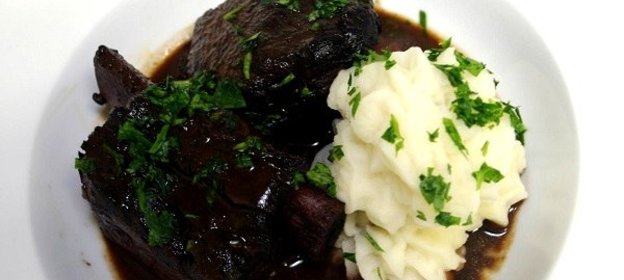 Cвиные ребрышки с подливкой