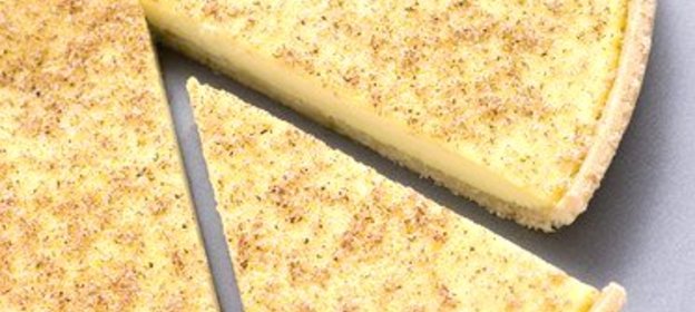 Творожная запеканка с курагой и изюмом