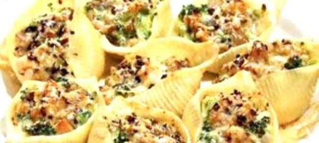 Паста с лососем, болгарским перцем и укропным соусом