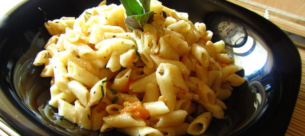 Паста с томатом и базиликом На скорую руку