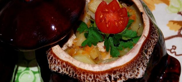 Куриная грудка в горшочке