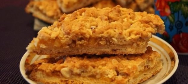 Свиная корейка, жаренная в томате с зеленым горошком