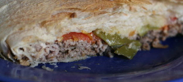 Основной томатный соус с розовыми лепестками