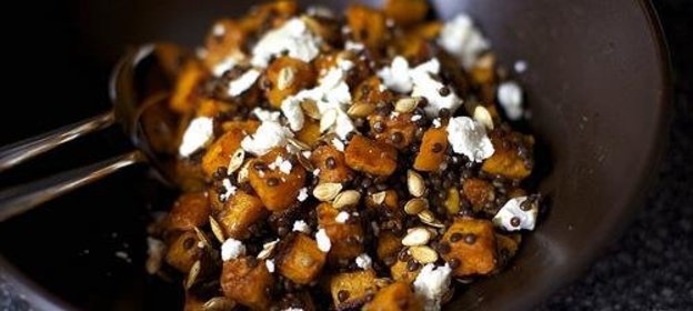 Салат из сквоша, чечевицы и сыра