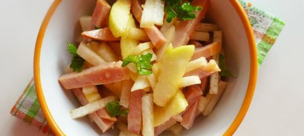 Салат из ветчины с яблоками и редькой